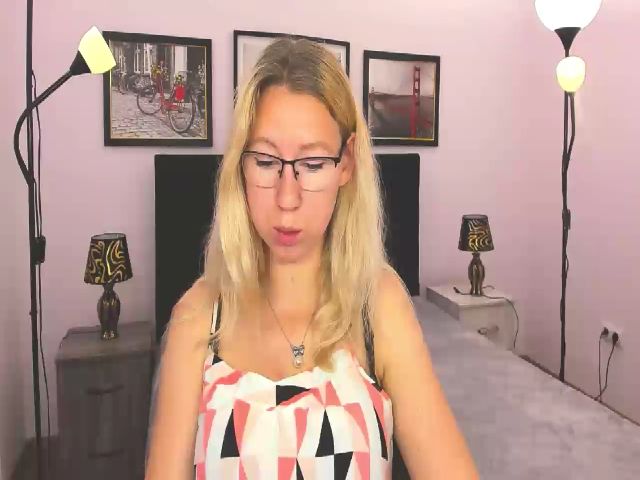 Live sex webcam photo for LizaSwan #253677275