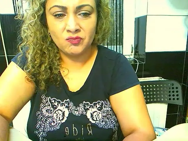 Live sex webcam photo for Lesby2Squirty #259696767