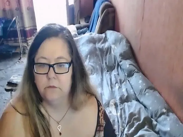 Live sex webcam photo for HotXXXGirl1 #252989622