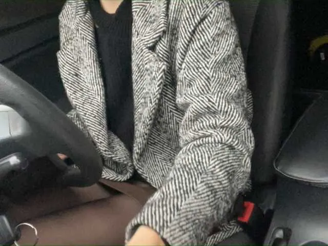 Live sex webcam photo for Lusi19 #241062712