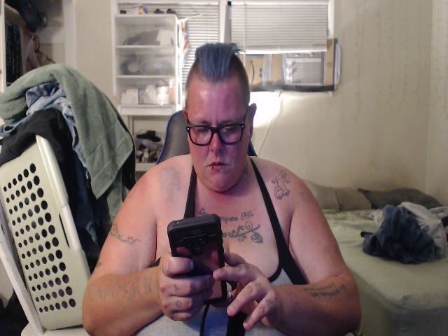 Live sex webcam photo for PunkChick420 #258515680