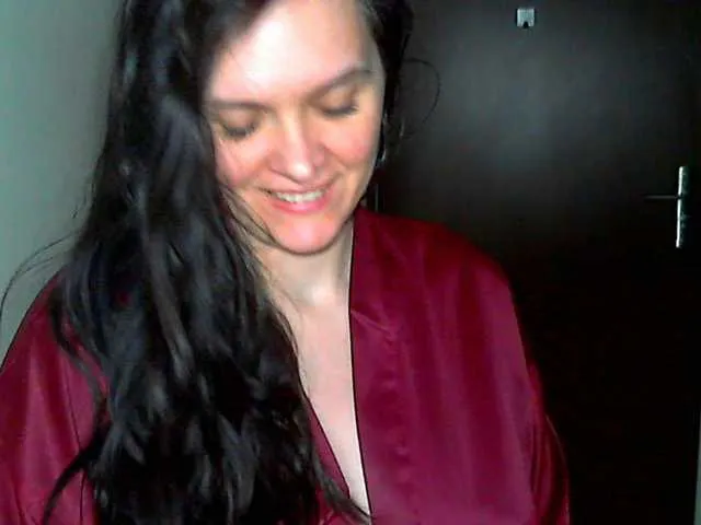 Live sex webcam photo for SexQueen1 #241133375