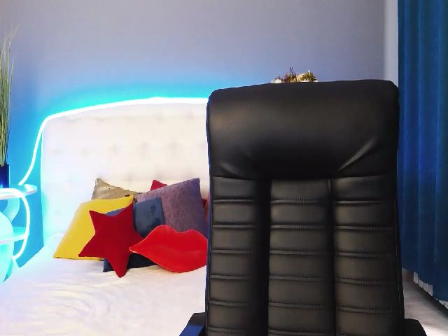 Live sex webcam photo for VictoriaJamy #264917152