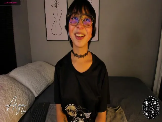 Live sex webcam photo for Arya_Line #252423425