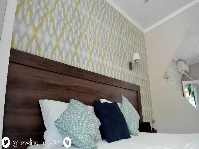 Live sex webcam photo for Evelinarosse #260521459