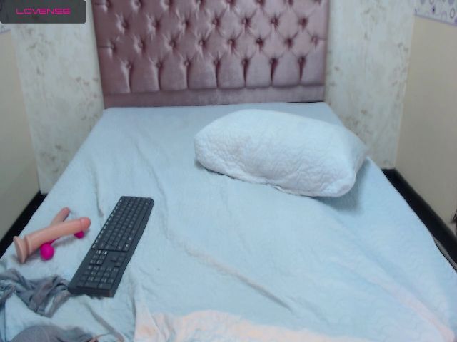 Live sex webcam photo for Lily_millers #262199772