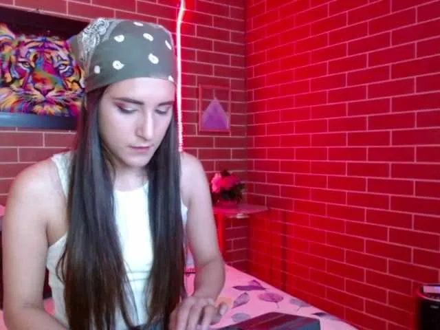 Live sex webcam photo for majo-20 #247701275