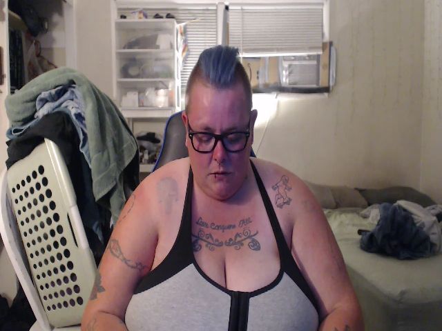 Live sex webcam photo for PunkChick420 #258554518