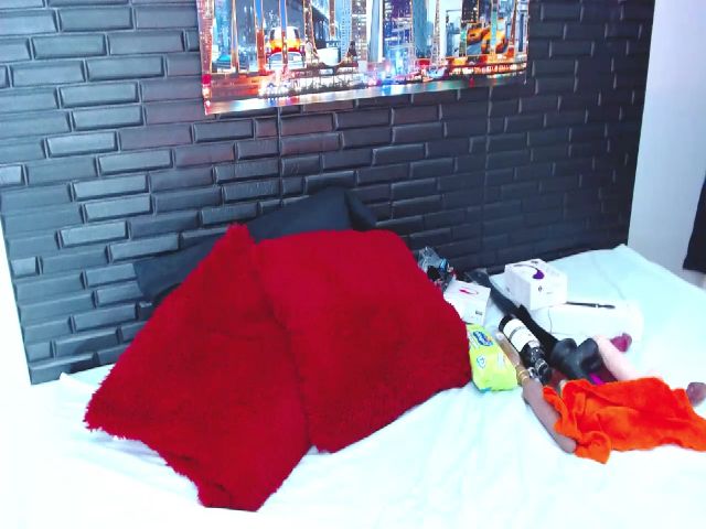 Live sex webcam photo for Samantha_25_ #264299158