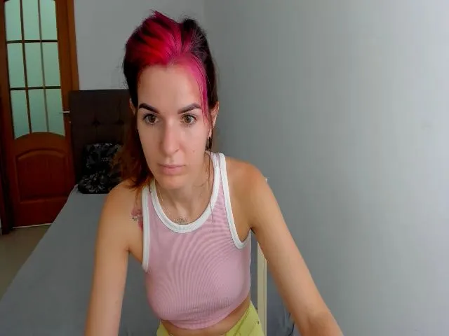 Live sex webcam photo for KarenFinger #264656486