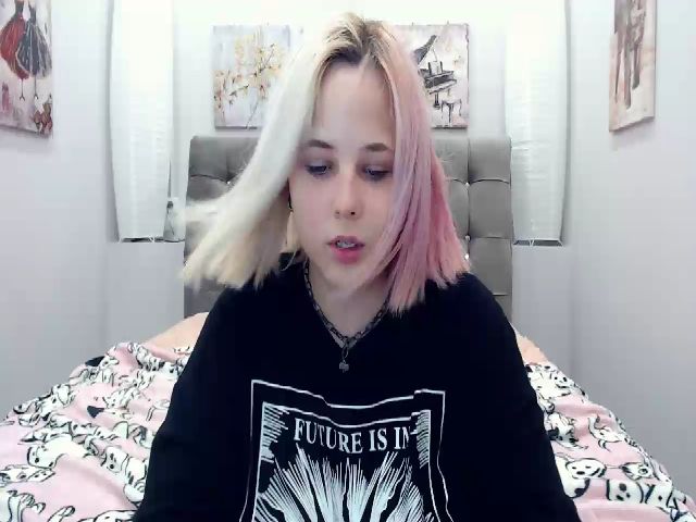 Live sex webcam photo for Helokit #255950564