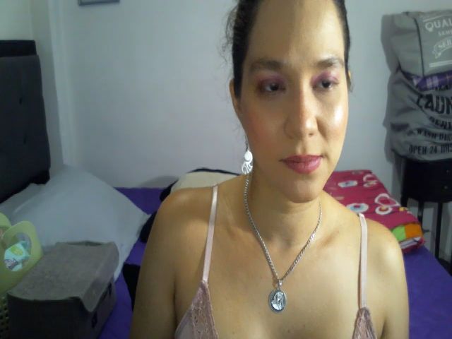 Live sex webcam photo for Sofiahenao #258337929