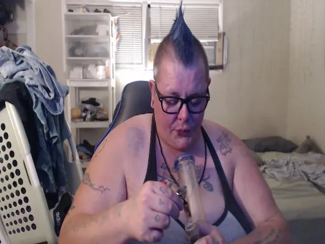 Live sex webcam photo for PunkChick420 #258060582