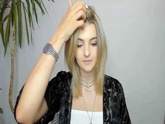 Live sex webcam photo for HelelGretta #263240010