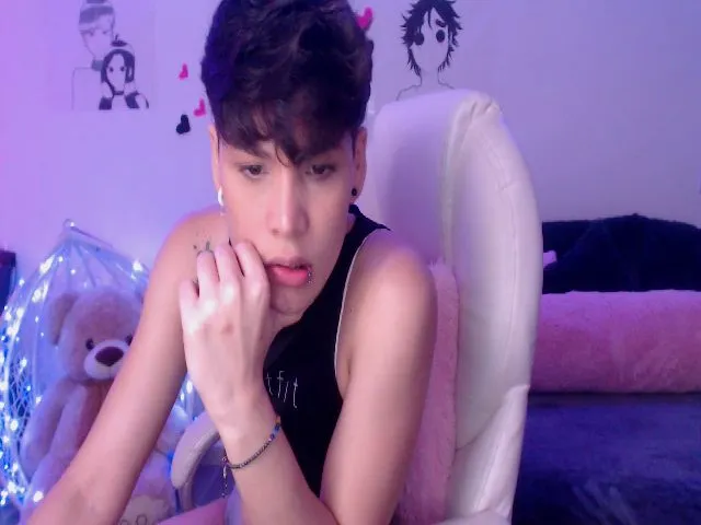 Live sex webcam photo for Laura_R23 #264421005