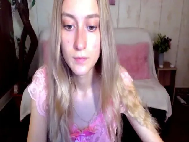 Live sex webcam photo for LinaRum__ #252999624