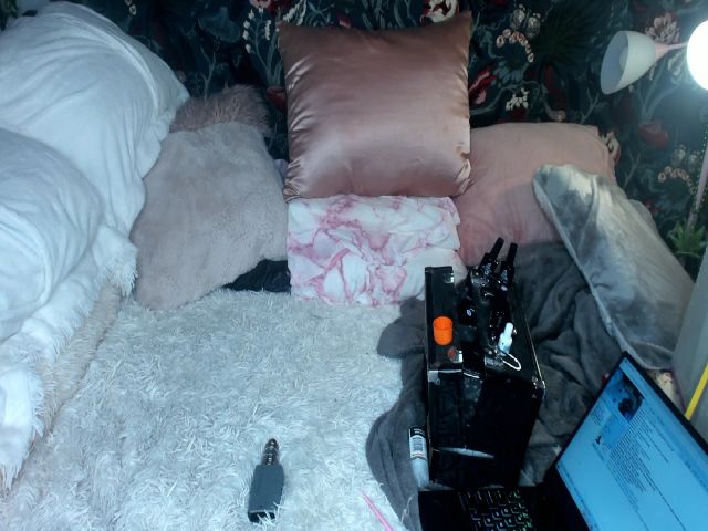 Live sex webcam photo for Macyjayy #253741215