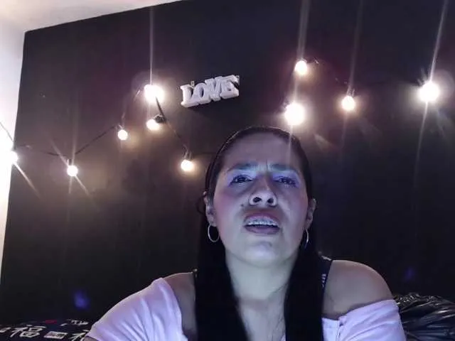 Live sex webcam photo for Hornyymilf #256015560