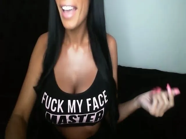 Live sex webcam photo for Sophia__Marie #262538317
