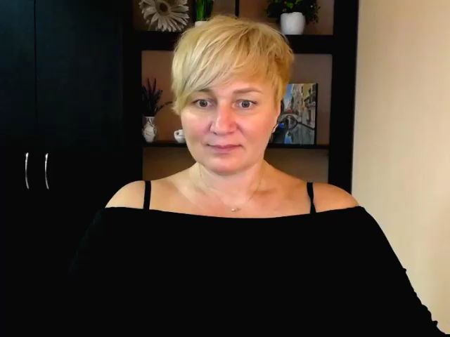 Live sex webcam photo for KailyMey #258754229