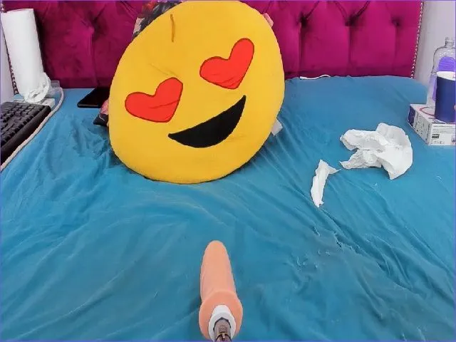 Live sex webcam photo for Nina_dee #260572917