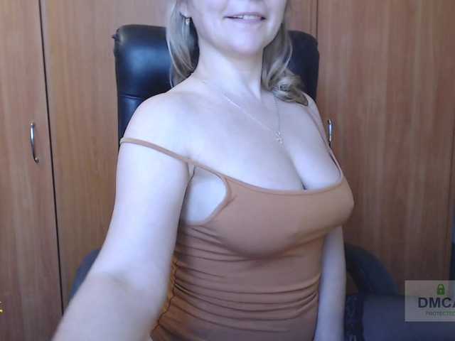 Live sex webcam photo for -SexyMilf- #241406285
