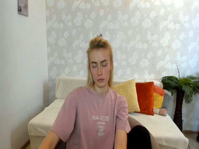 Live sex webcam photo for MissisRexa #260564066