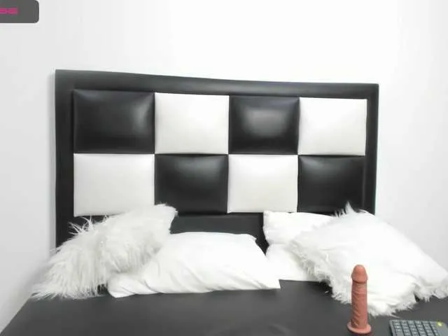 Live sex webcam photo for elensweet18 #260310038