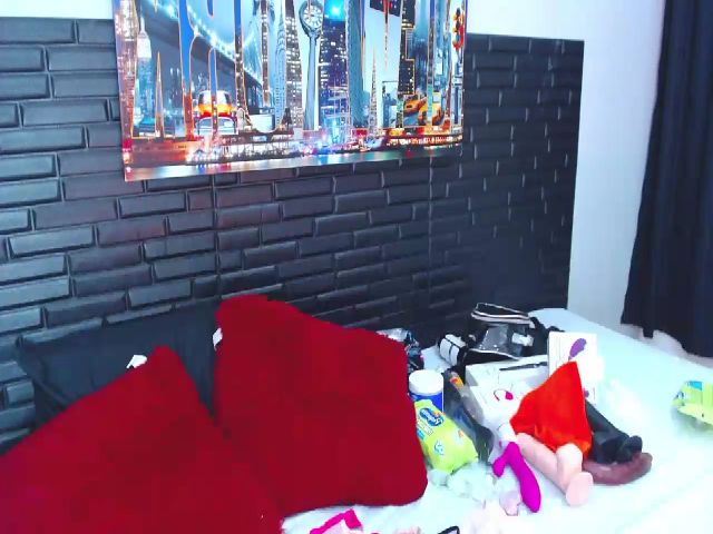 Live sex webcam photo for Samantha_25_ #263141321