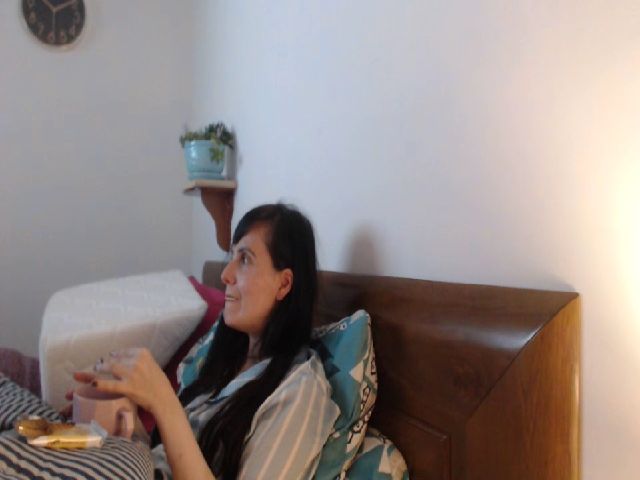 Live sex webcam photo for isabellazee2 #255807095