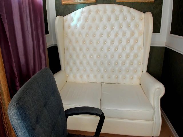 Live sex webcam photo for QudyMerry #256174904