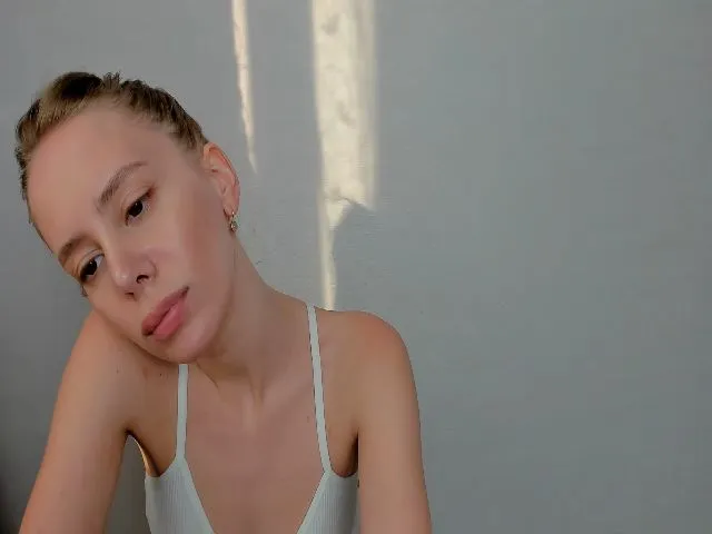 Live sex webcam photo for WowAlina_ #258219299