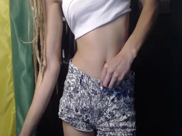 Live sex webcam photo for KINKYkeira #255590037