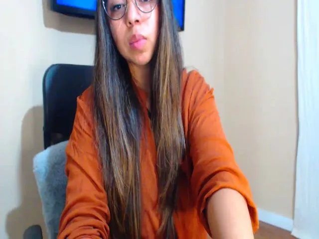 Live sex webcam photo for Luisaxhot #252333299