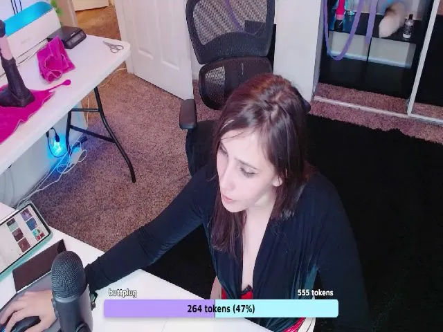 Live sex webcam photo for moonlitfox #254901324