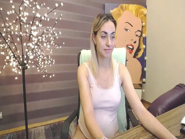 Live sex webcam photo for SophiePotter #257366854