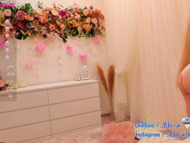 Live sex webcam photo for MiaTonyy #250768405