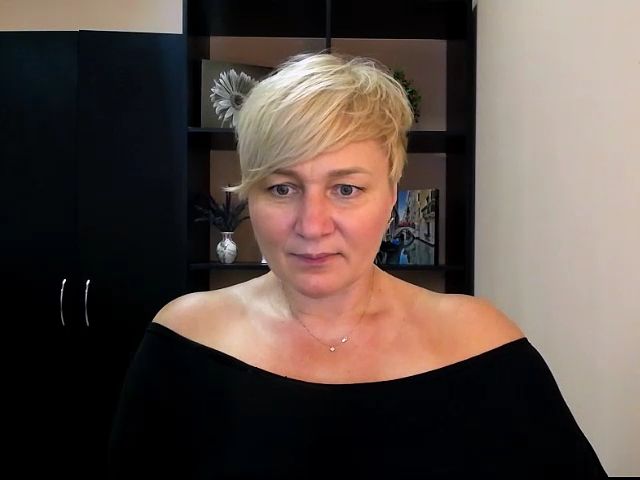 Live sex webcam photo for KailyMey #253113180