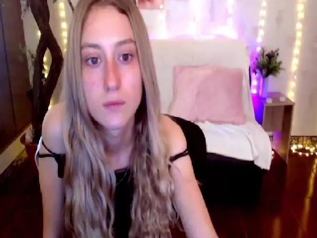 Live sex webcam photo for LinaRum__ #254045507