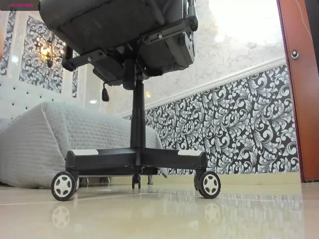 Live sex webcam photo for CurvyBlue #265111399