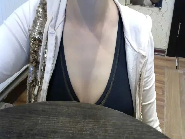 Live sex webcam photo for Velicious7 #256915691