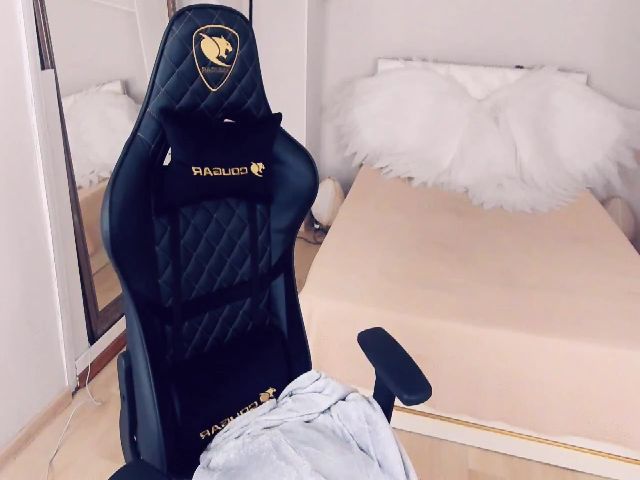 Live sex webcam photo for ArielAniston #261979853