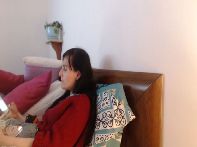 Live sex webcam photo for isabellazee2 #253984274