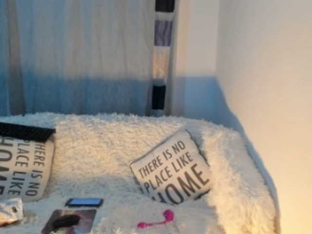 Live sex webcam photo for EllaRose29 #241181219