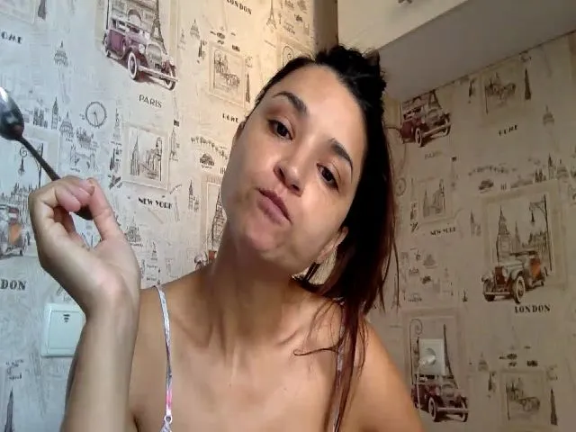 Live sex webcam photo for JolyBoss #253015428