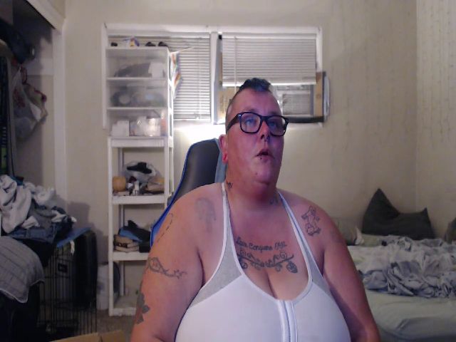 Live sex webcam photo for PunkChick420 #254059152