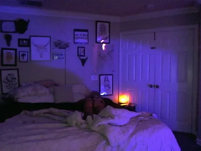 Live sex webcam photo for KendalHaze #261296189