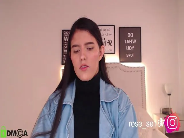 Live sex webcam photo for Rose_se #259494080