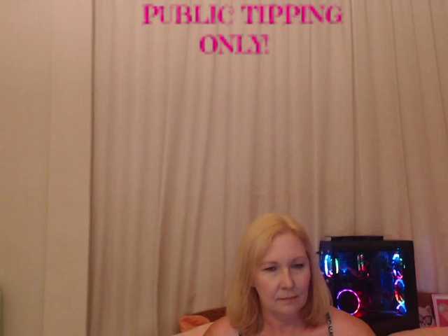 Live sex webcam photo for LisaLinny #241184406