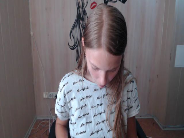 Live sex webcam photo for SshyTeen #257468562